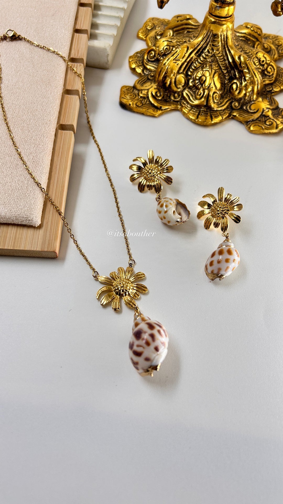 Natural Shell Set (Chain + Earrings)