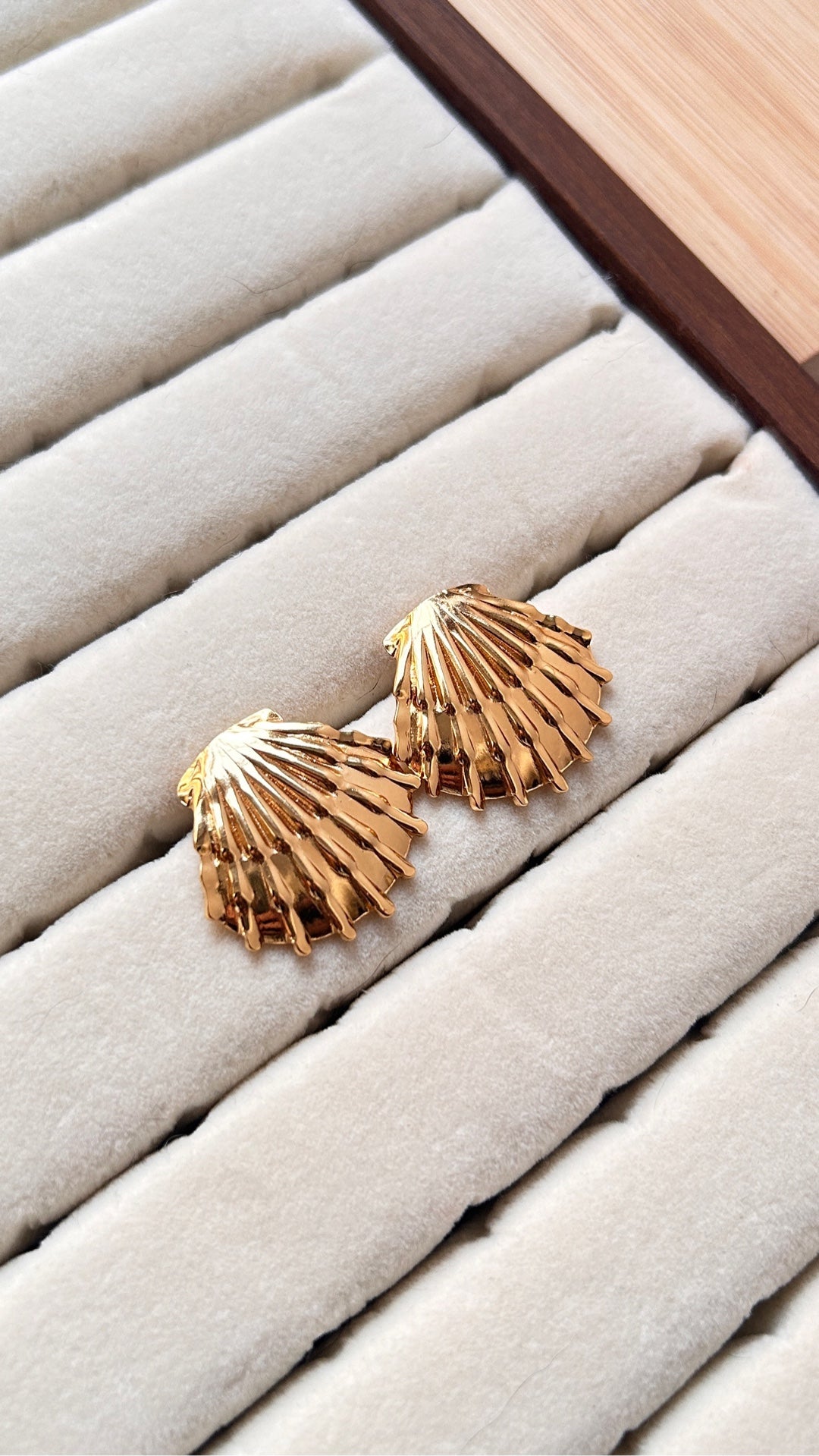 Shell Stud