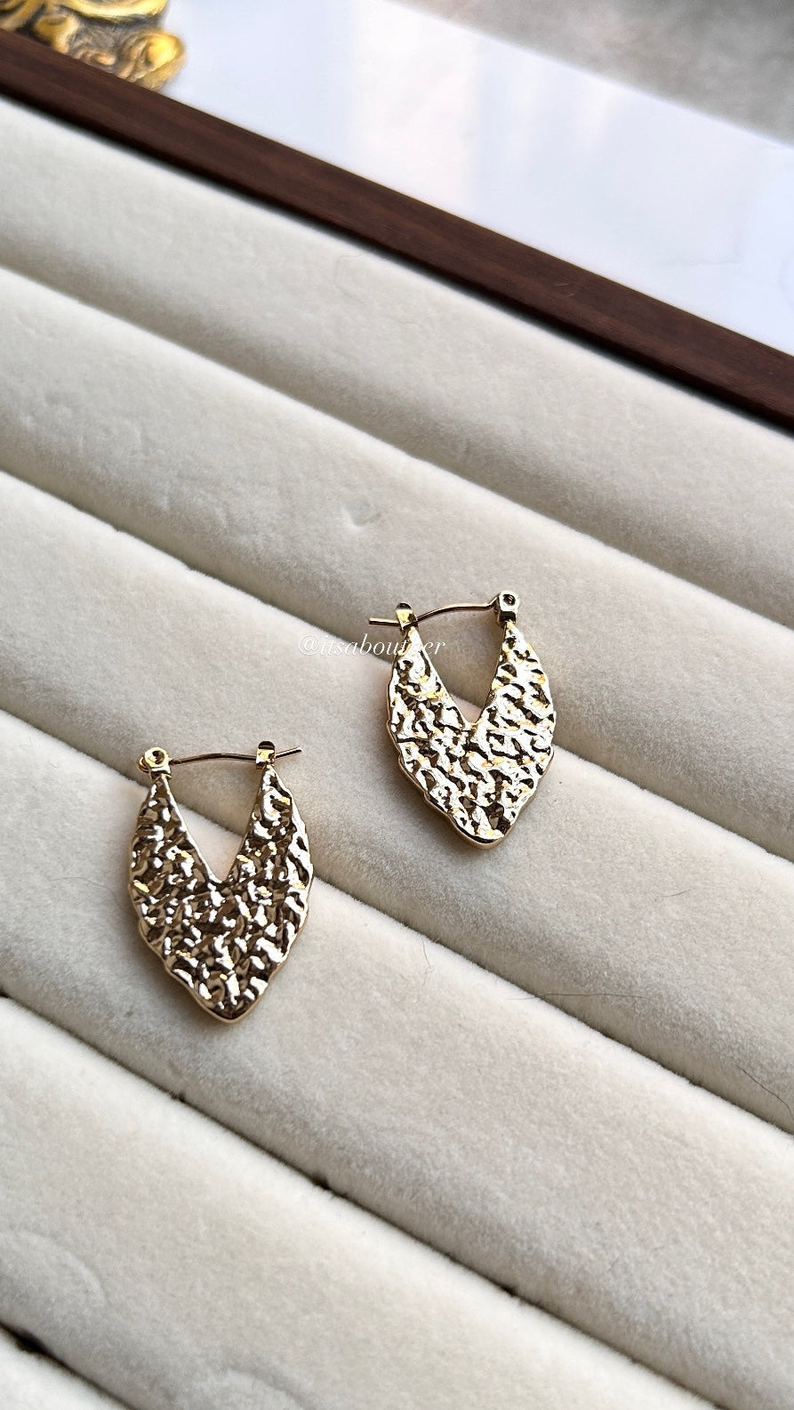 Dainty Hoop 13