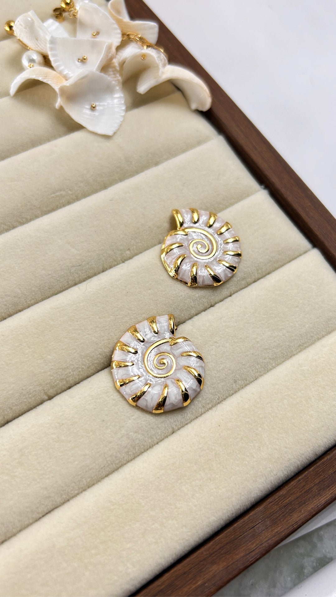 White Coil Shell Stud