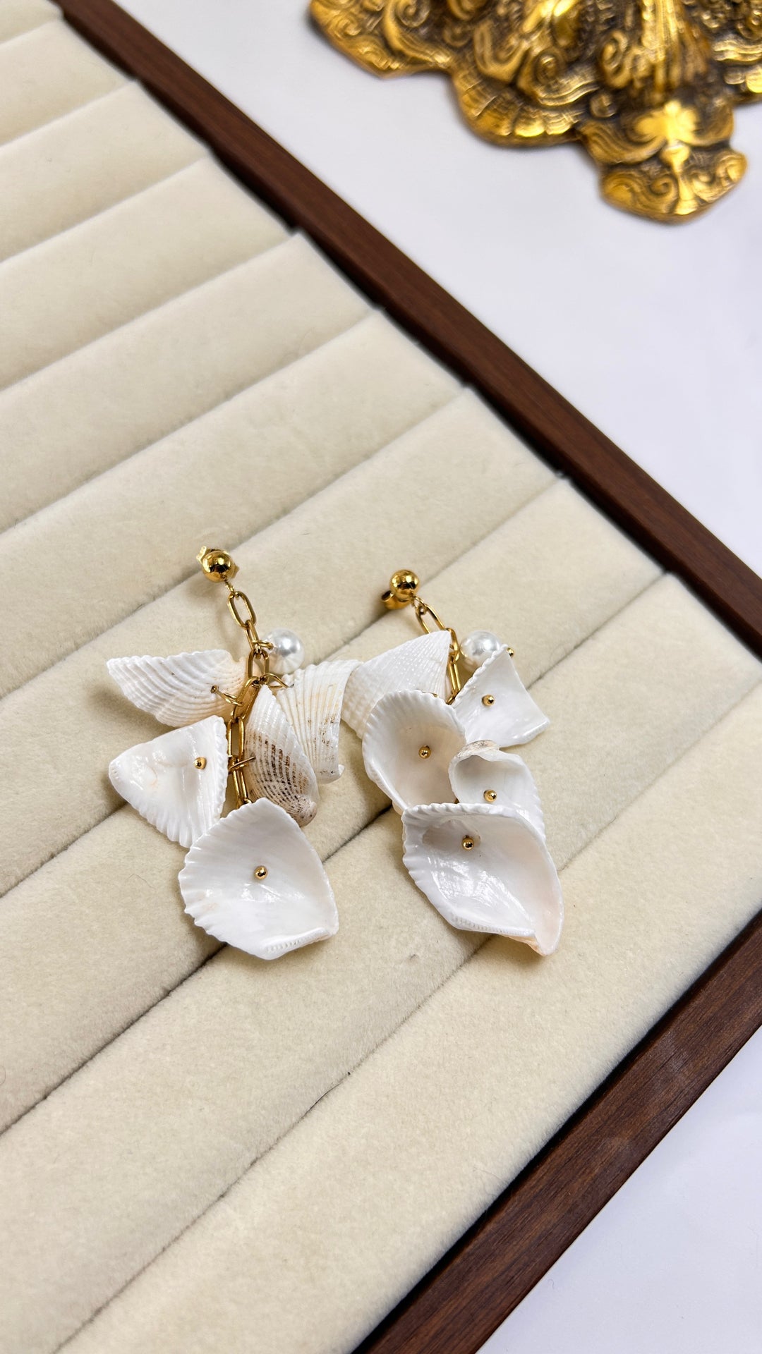Shell Dangling Stud