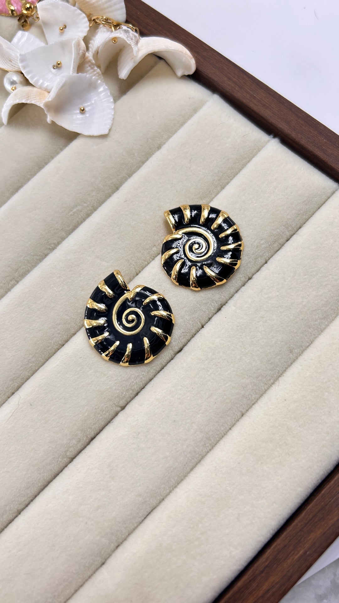 Black Coil Stud
