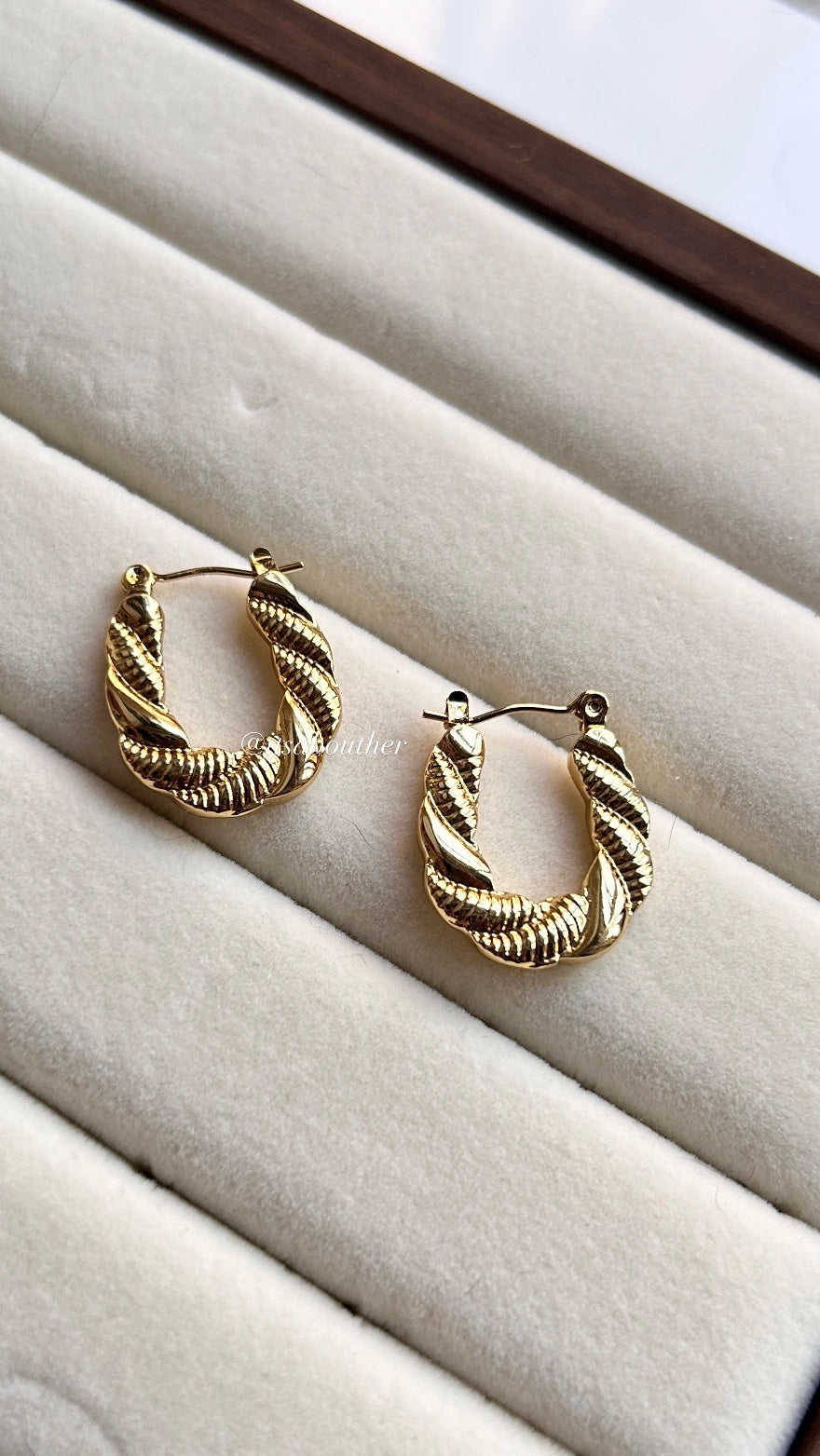 Dainty Hoop 4