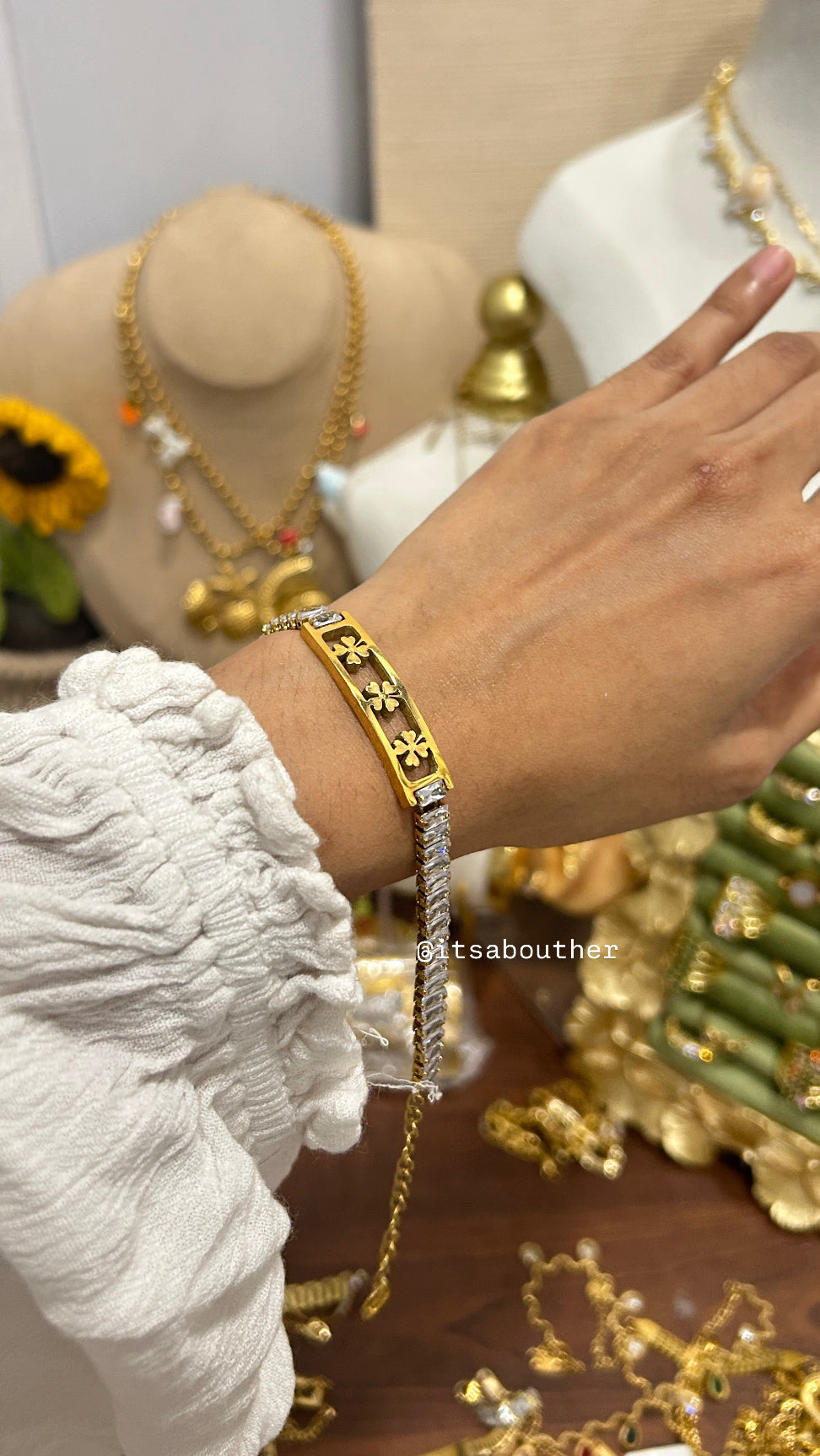 Tennis Bracelet With Floral Design