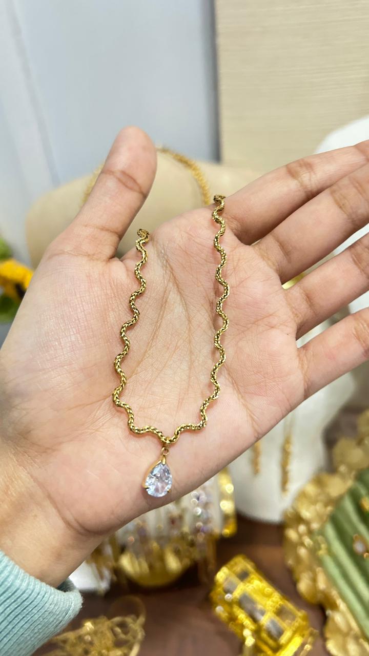 Wavy Crystal Drop Choker