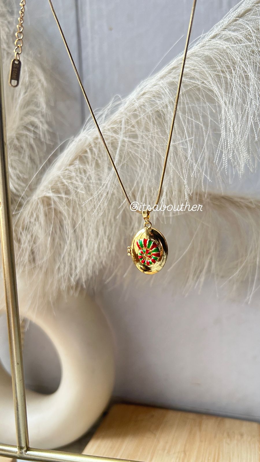 RedCoil Shell Photoframe Chain