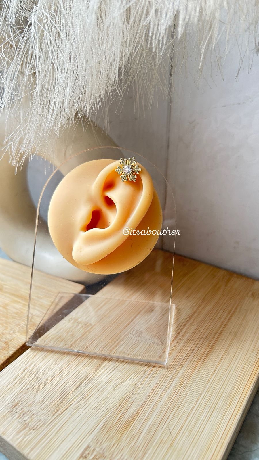 Snowy EarClip