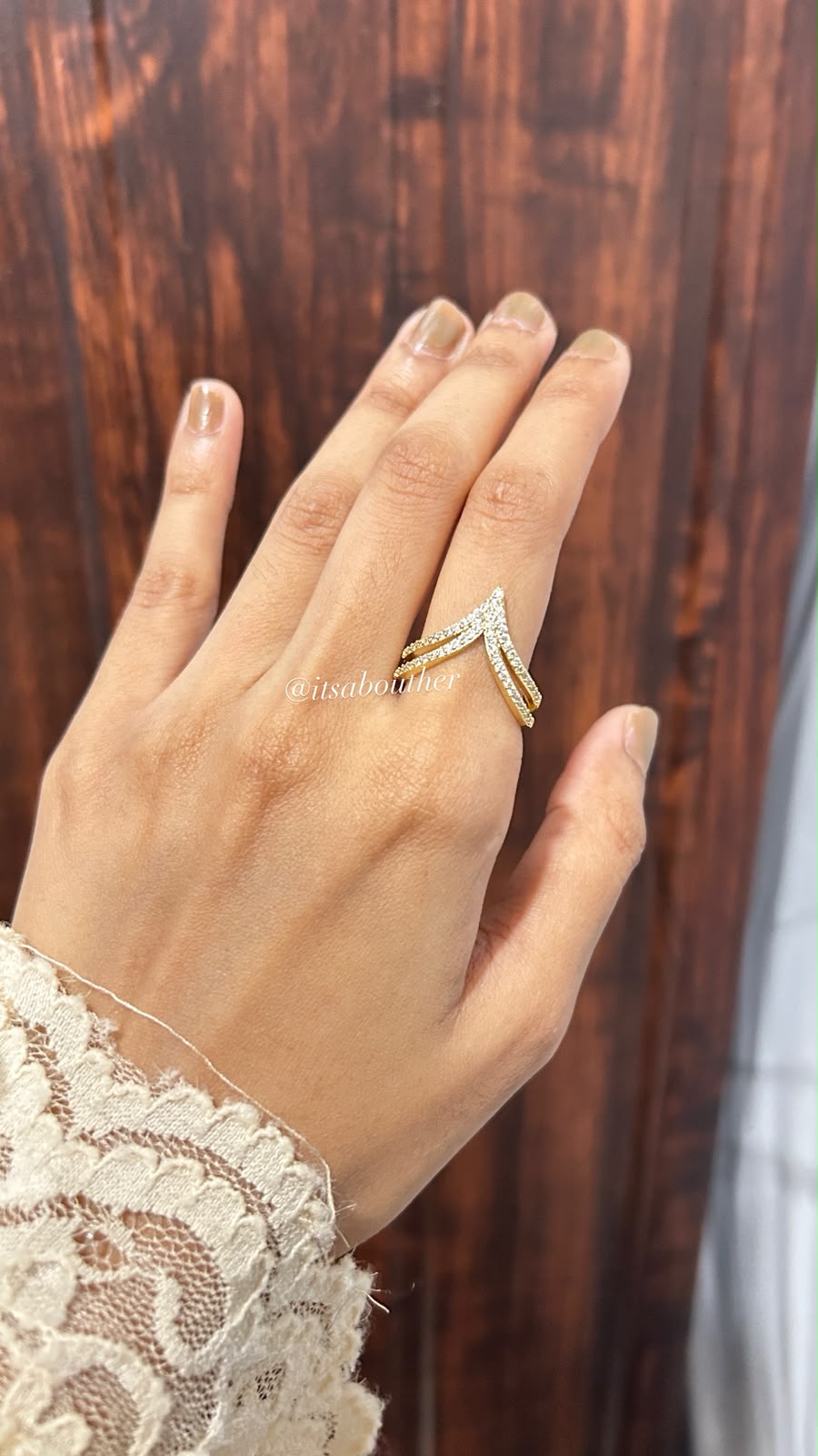 Studded V Ring Design 3(Adjustable)