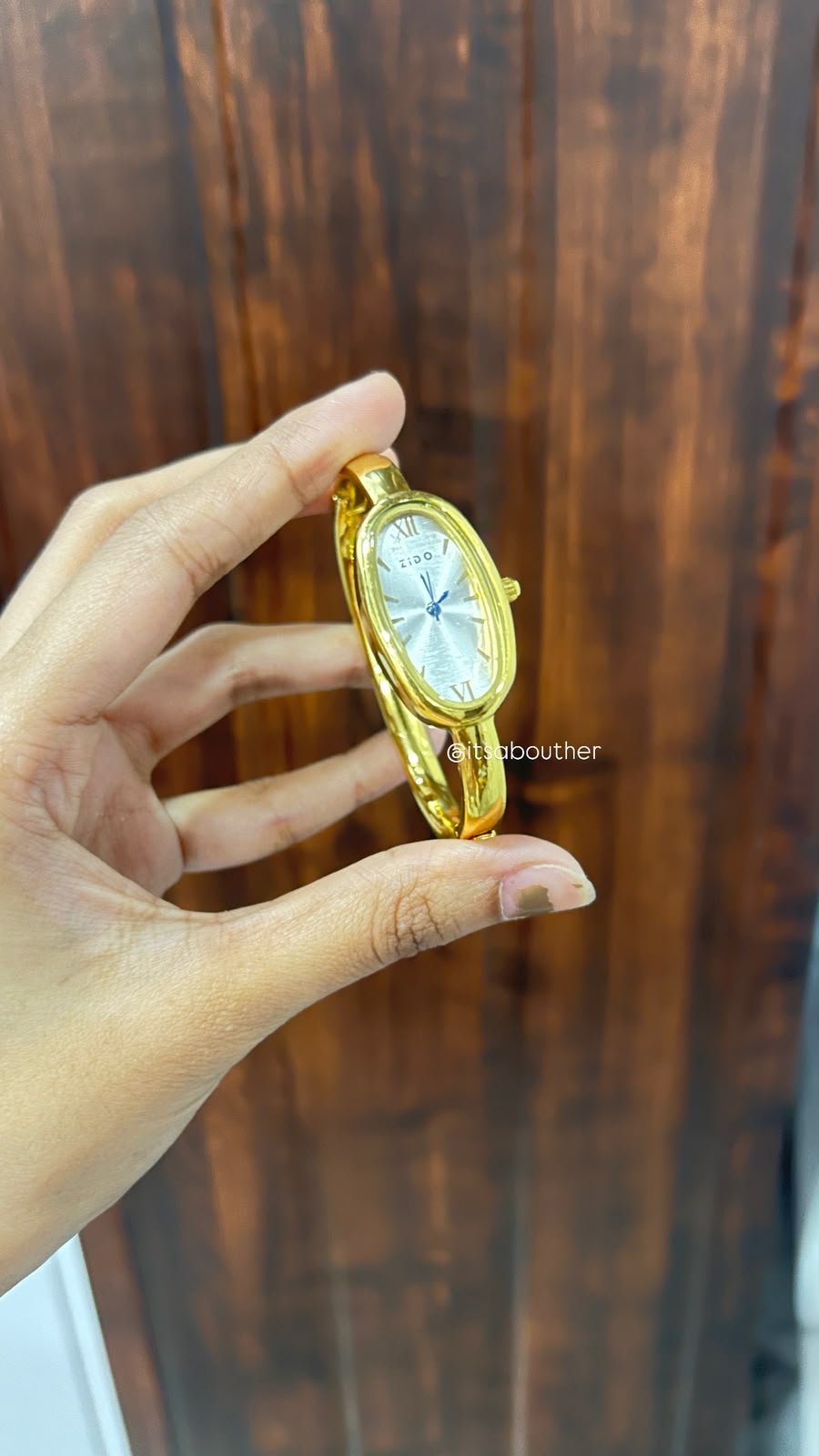 Oval Dial Watch(5.5cm diameter)