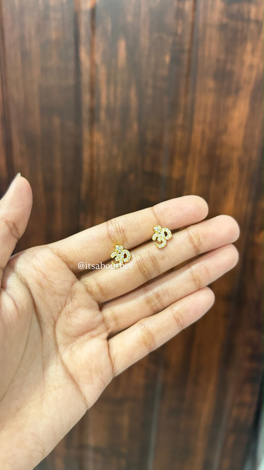 Om BallBack Stud
