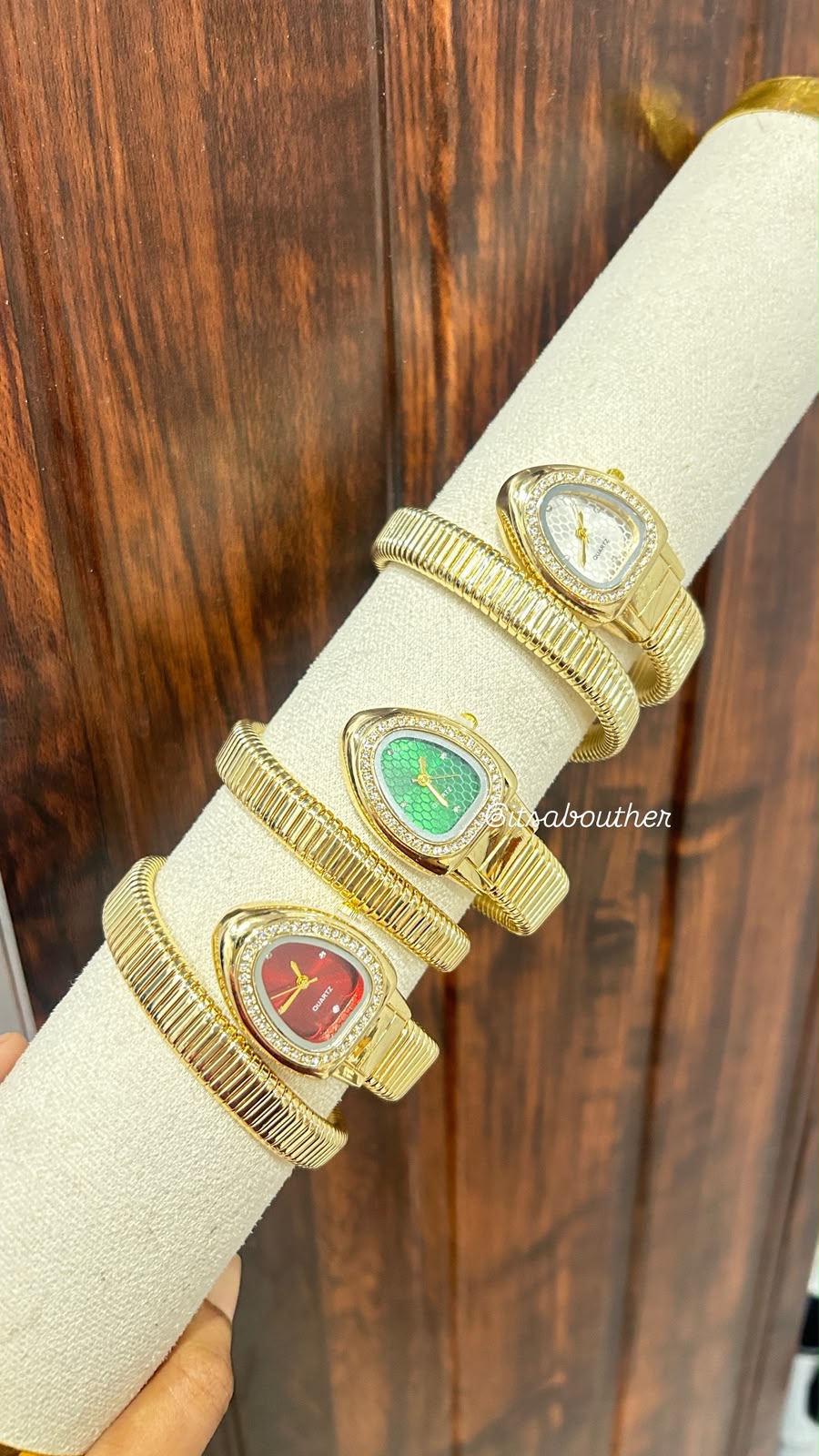 Serpent Watch With Scale Dial Desgin