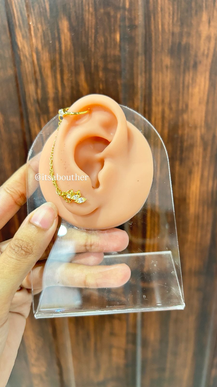 Single Ear Connected Design 4