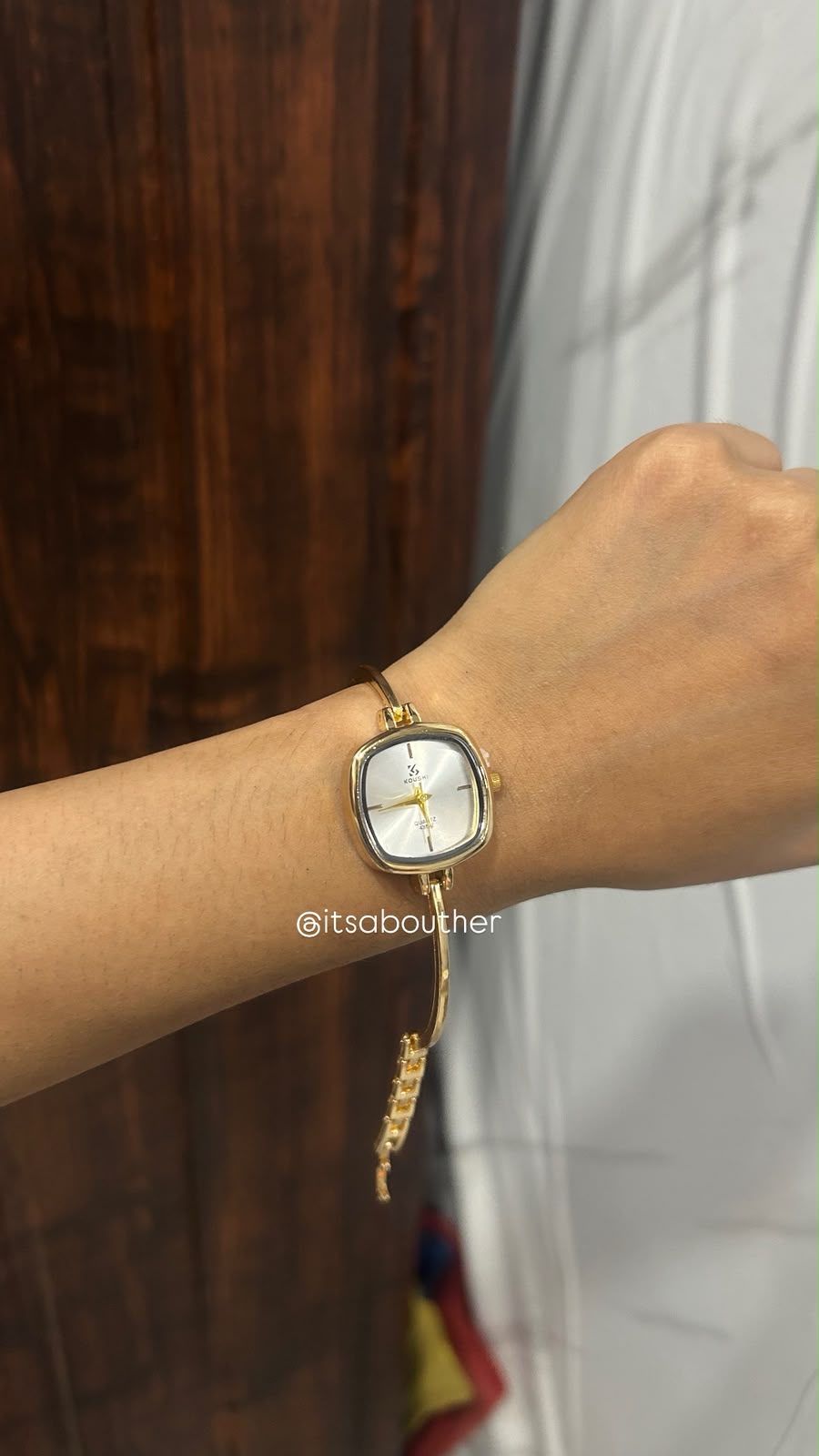 White Dial Sleek Watch