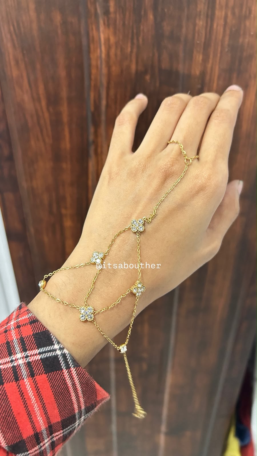 Netted Clover HandChain