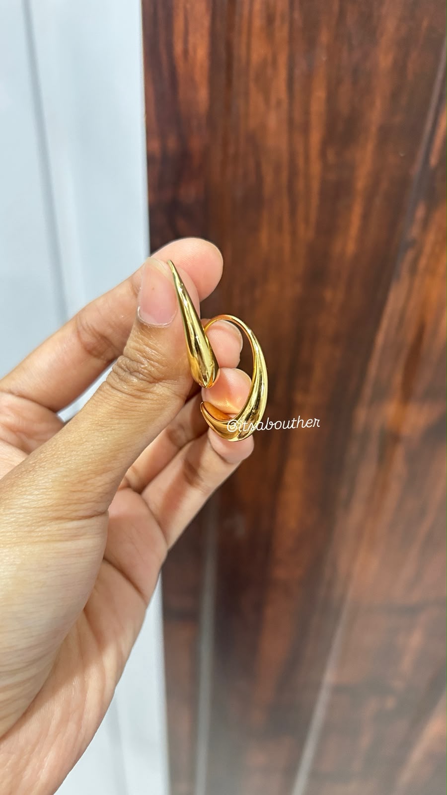 Elegant Hoop