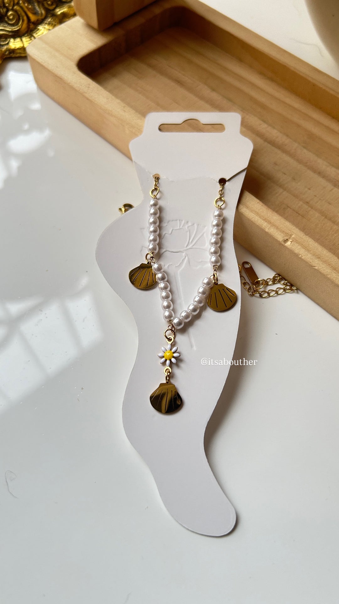 Daisy With Shell Anklet