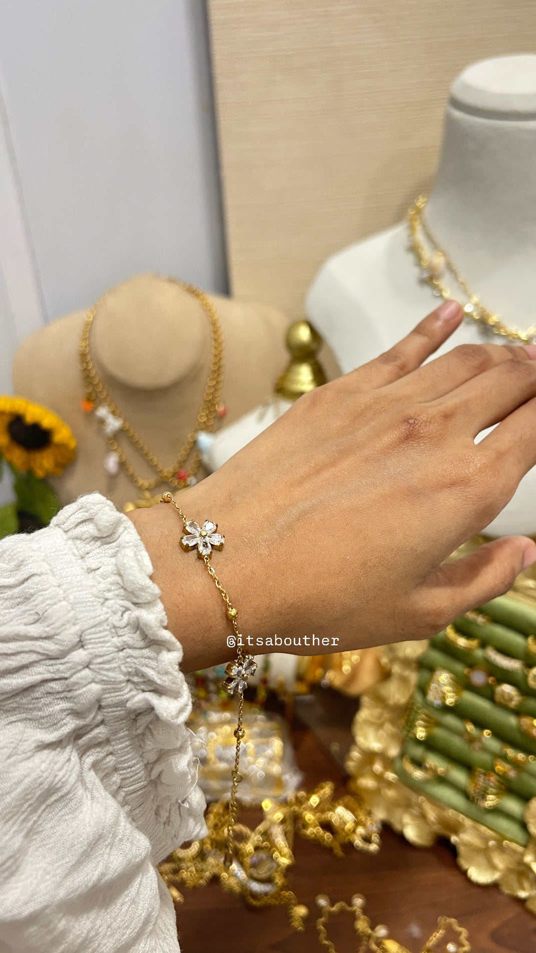 Crystal 3 White Flower Bracelet
