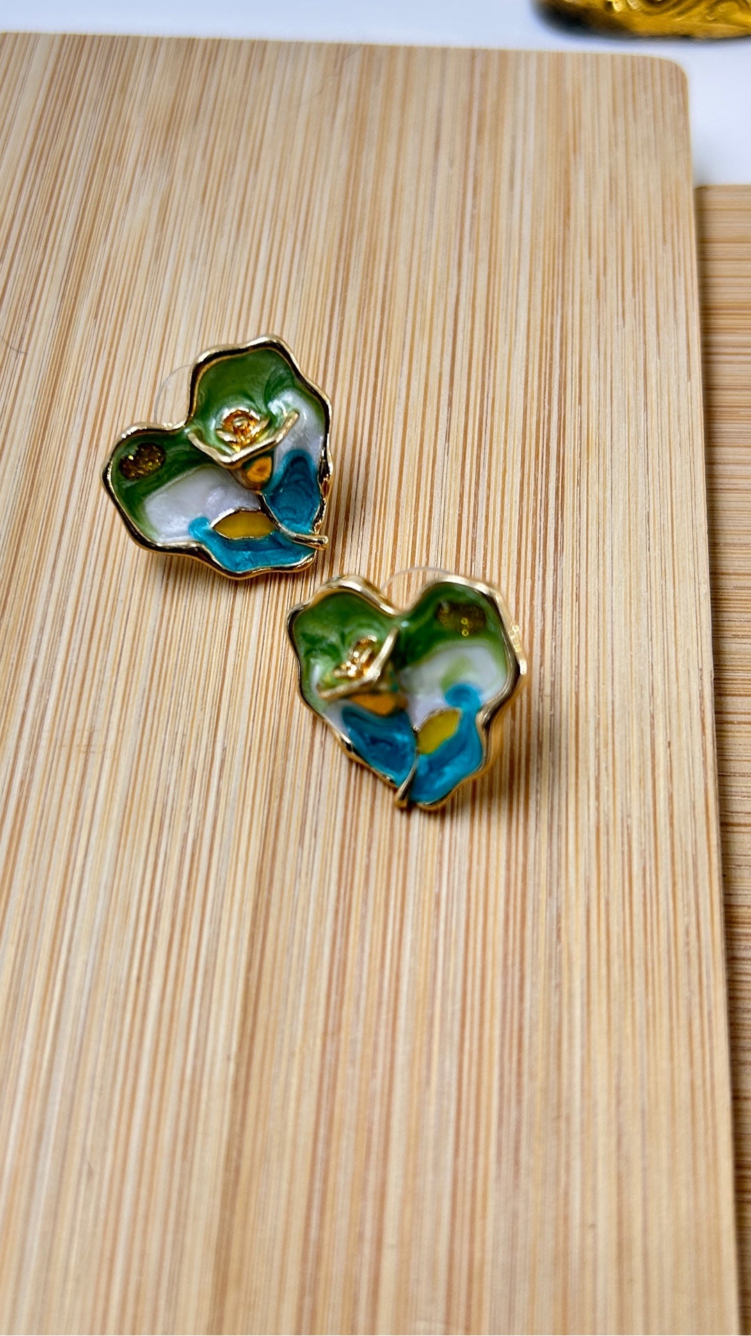 Color Heart Stud 2
