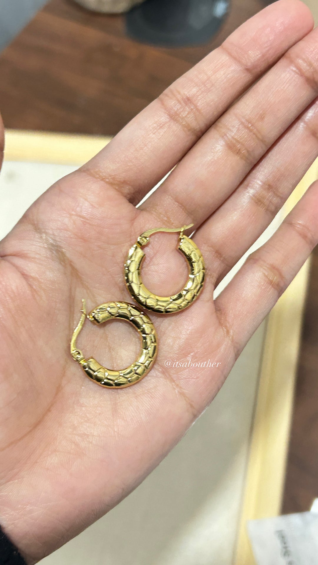 Dainty Hoop 18