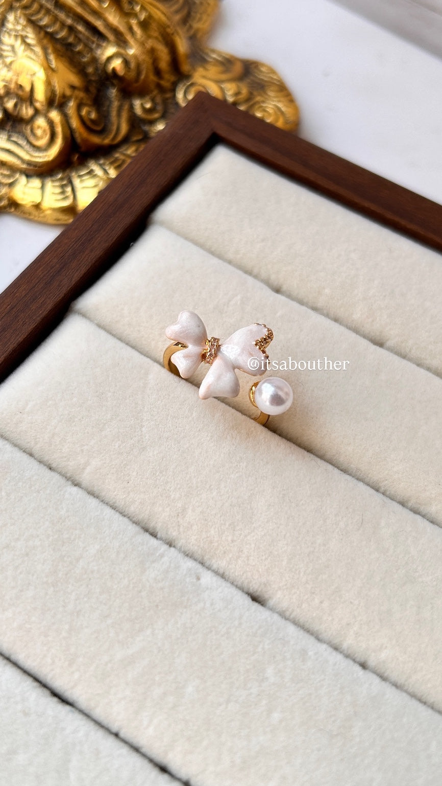 White Bow Ring Adjustable